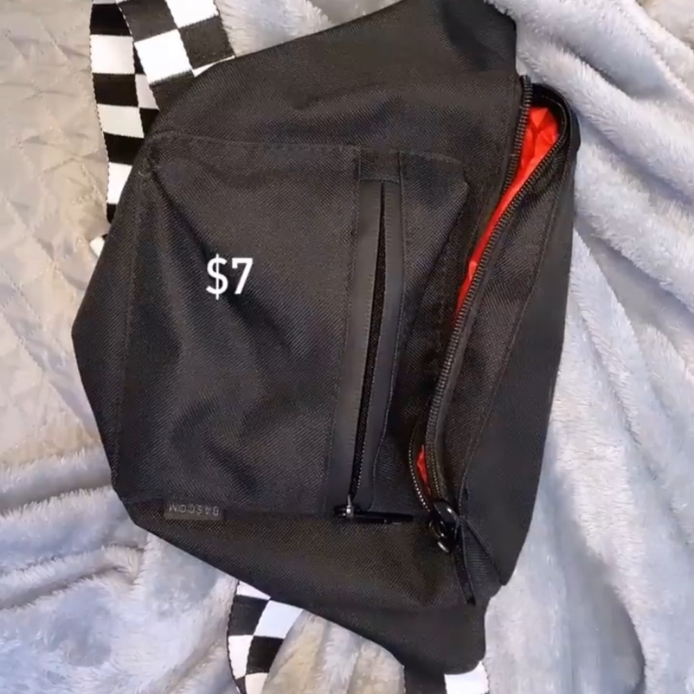 Zumiez fanny pack